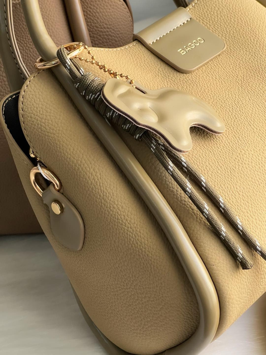 Sac à main BAGCO – Élégance douce et pratique