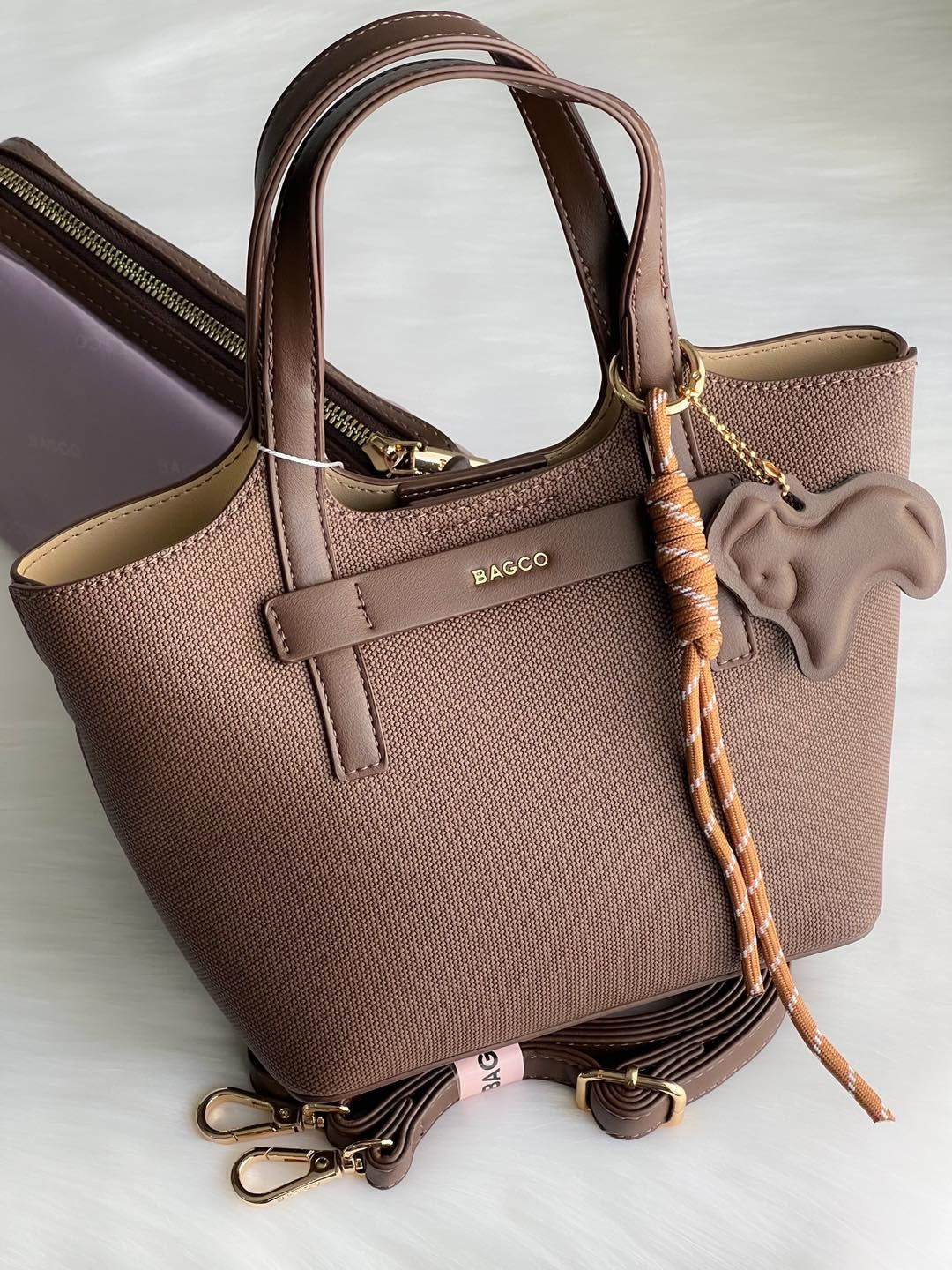 Sac à main BAGCO avec pochette – Élégance minimaliste