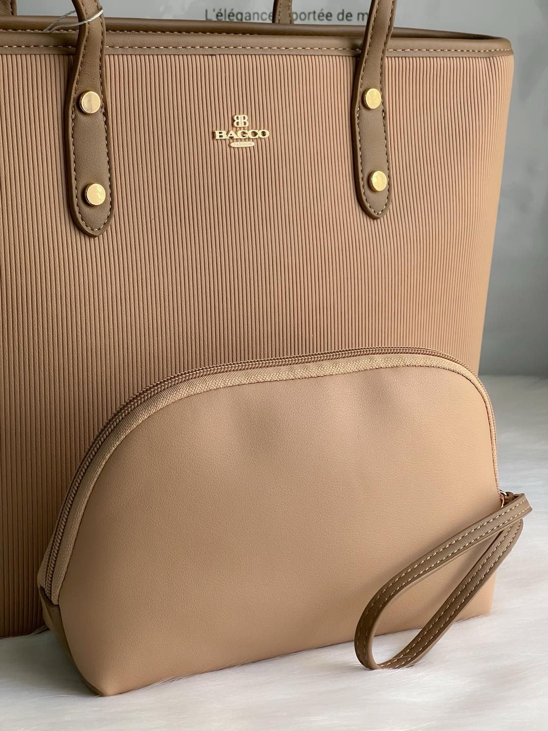 Sac à main BAGCO avec pochette – Élégance minimaliste et fonctionnalité au quotidien