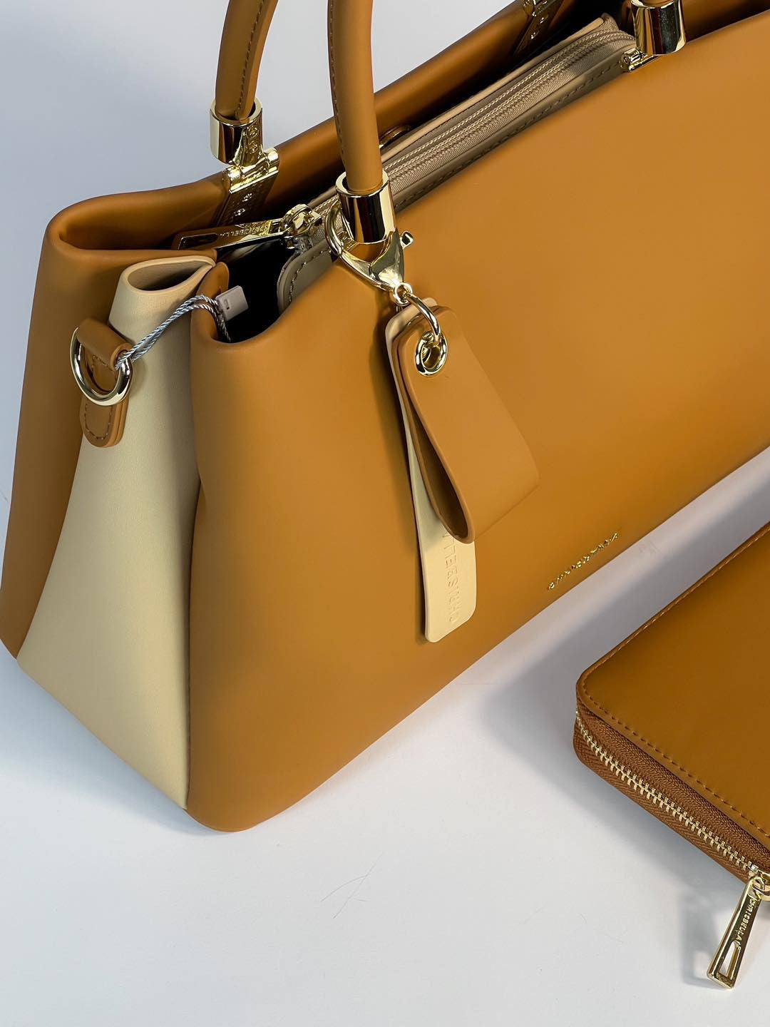 Sac à main Chrisbella avec pochette assortie – Élégance et praticité