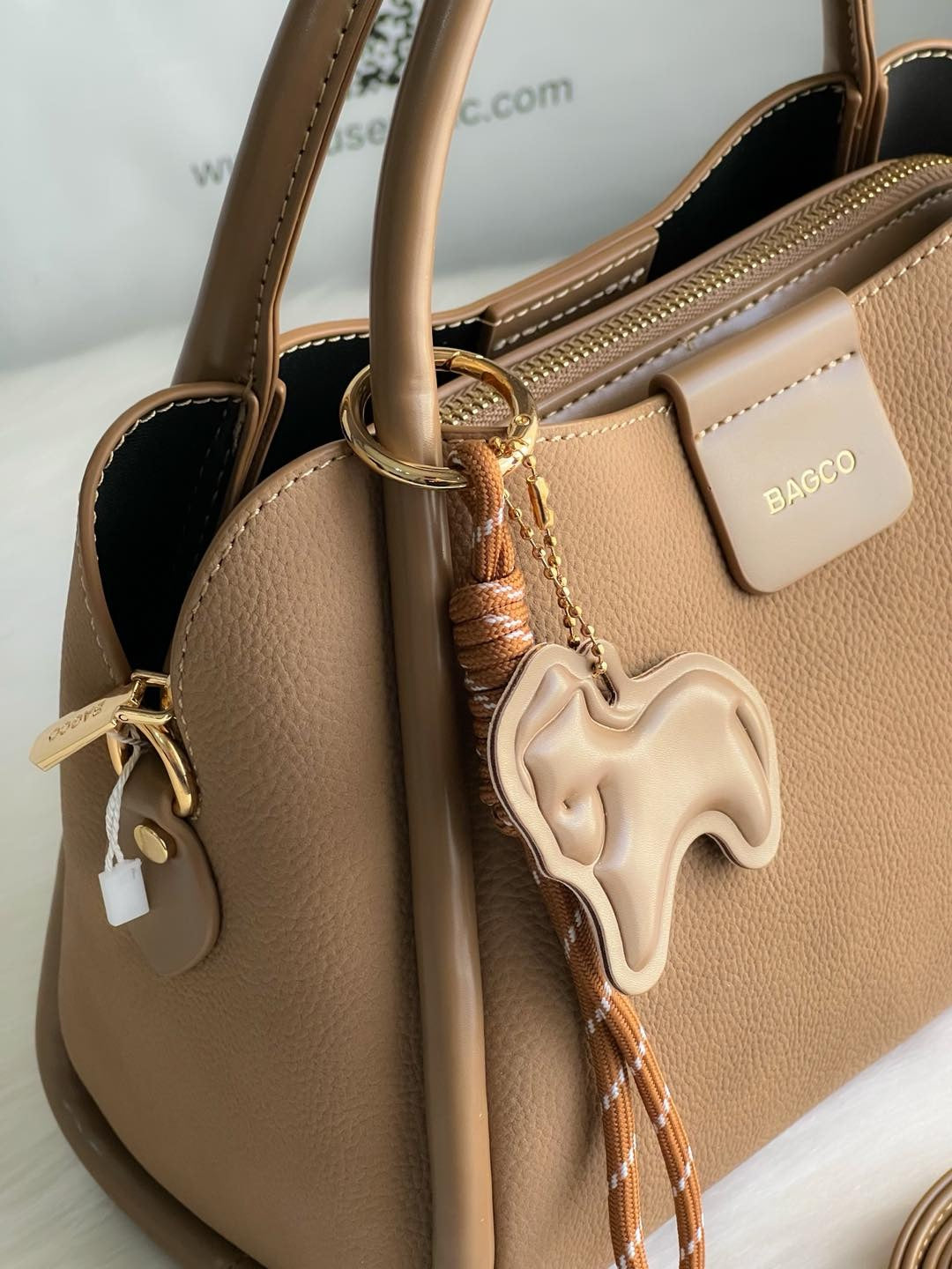 Sac à main BAGCO – Élégance douce et pratique