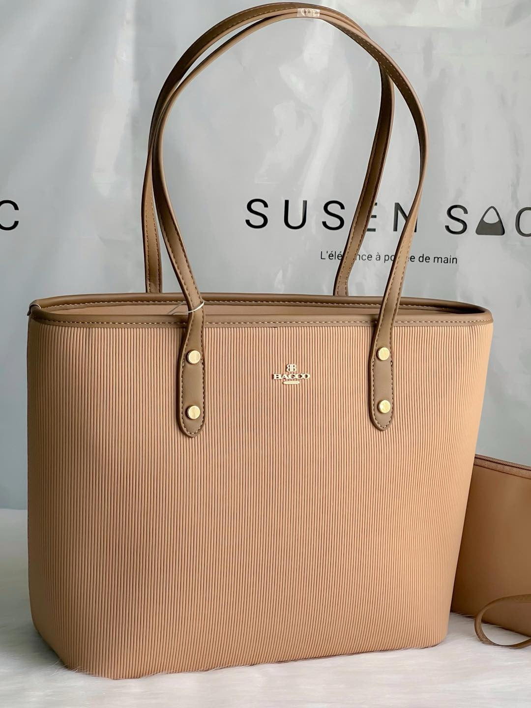 Sac à main BAGCO avec pochette – Élégance minimaliste et fonctionnalité au quotidien