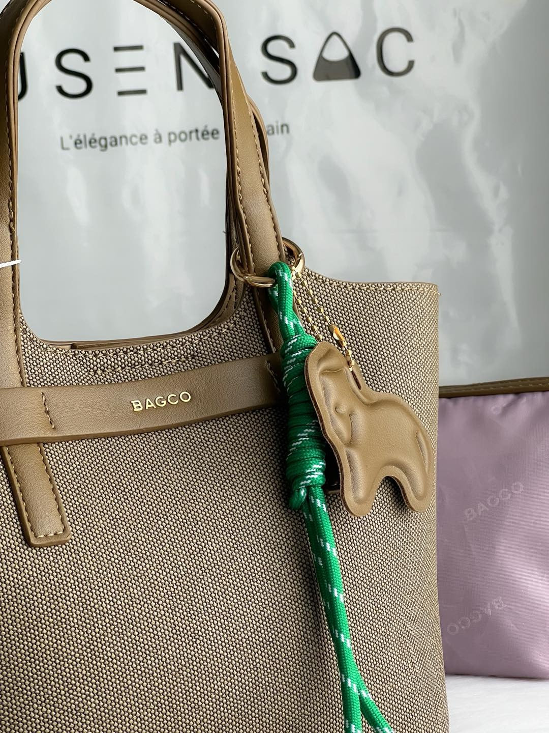 Sac à main BAGCO avec pochette – Élégance minimaliste