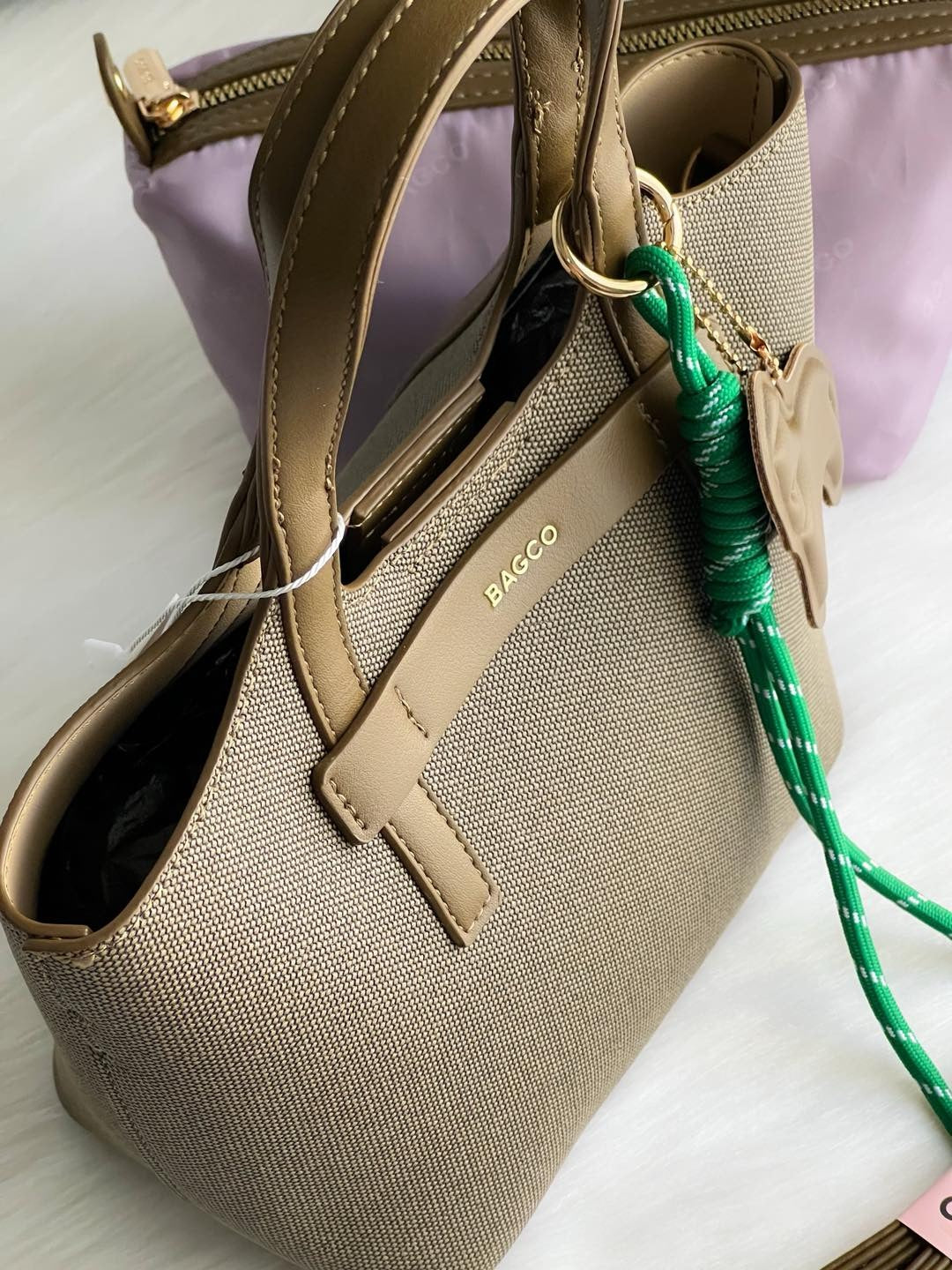 Sac à main BAGCO avec pochette – Élégance minimaliste