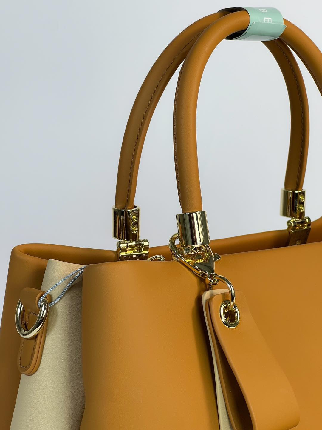 Sac à main Chrisbella avec pochette assortie – Élégance et praticité
