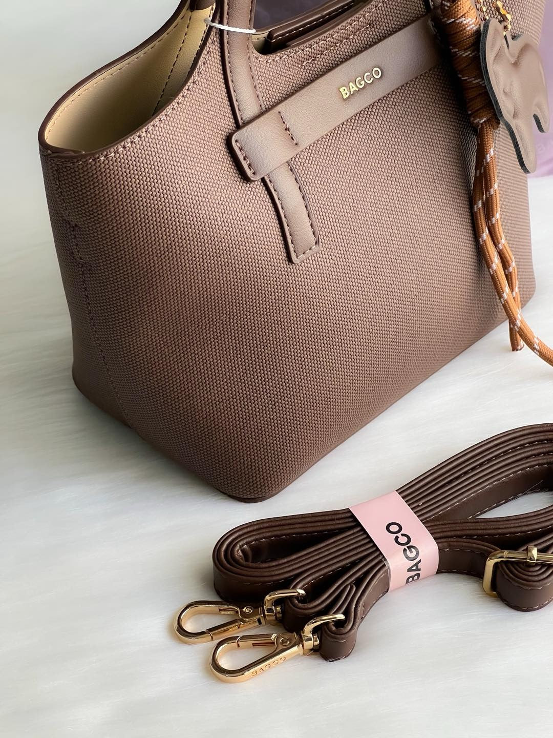 Sac à main BAGCO avec pochette – Élégance minimaliste