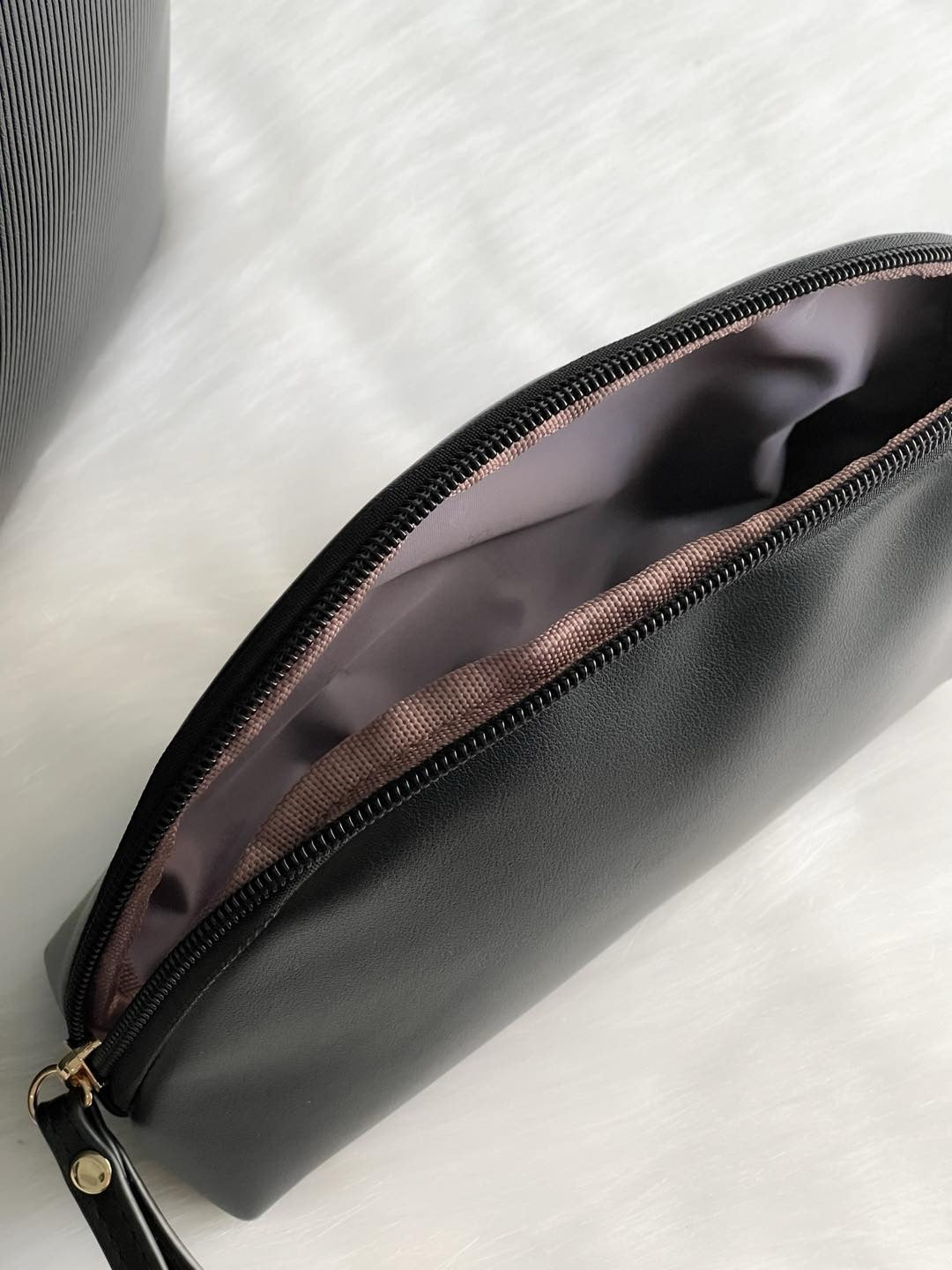 Sac à main BAGCO avec pochette – Élégance minimaliste et fonctionnalité au quotidien