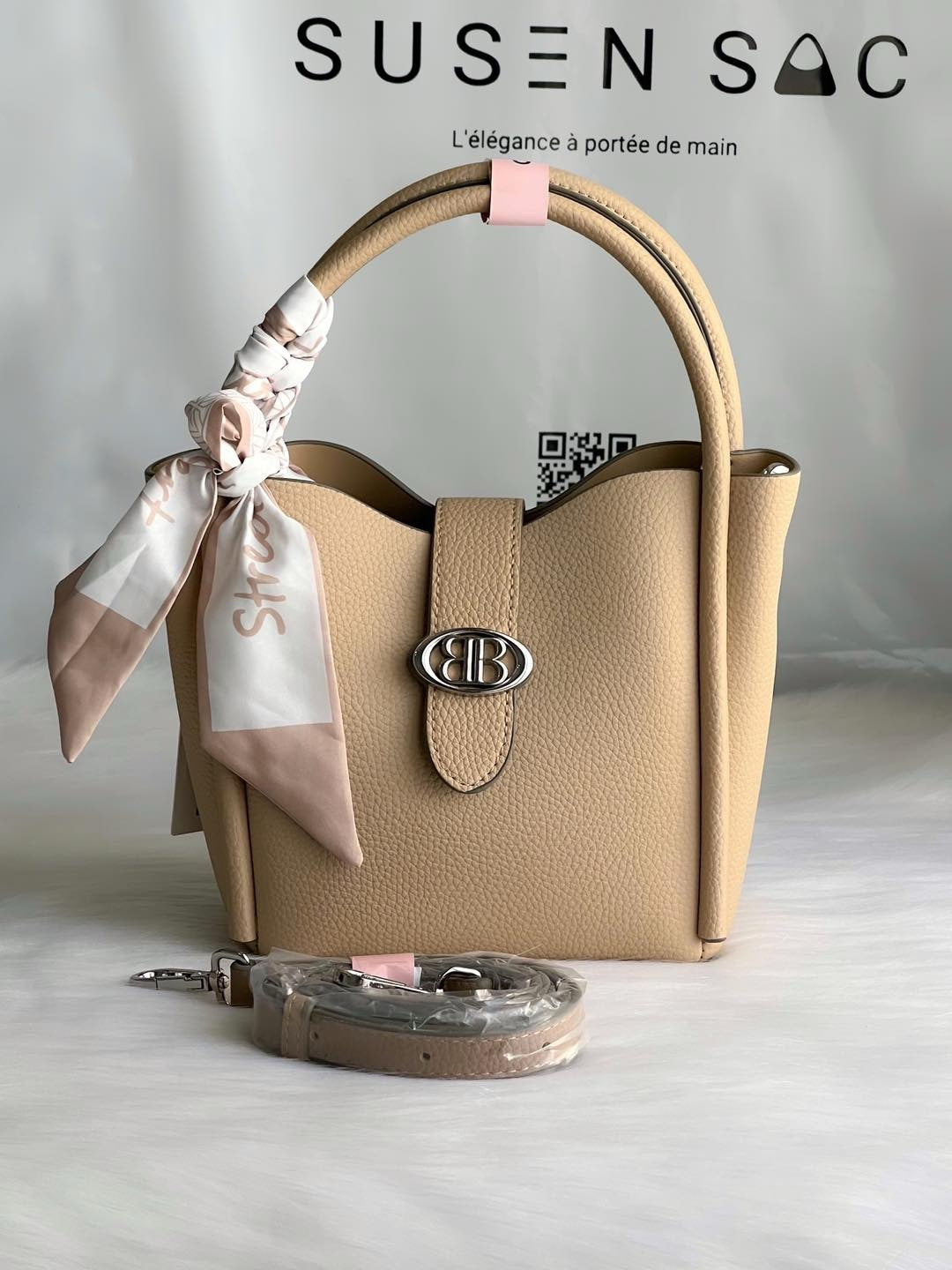 Sac à main structuré avec pochette intérieure – Design moderne et raffiné