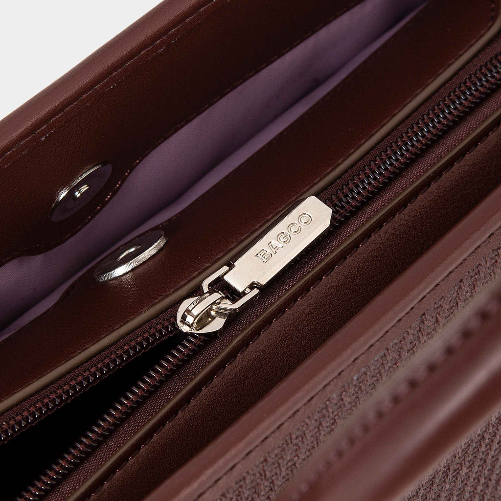 Sac à main BAGCO élégant avec pochette assortie