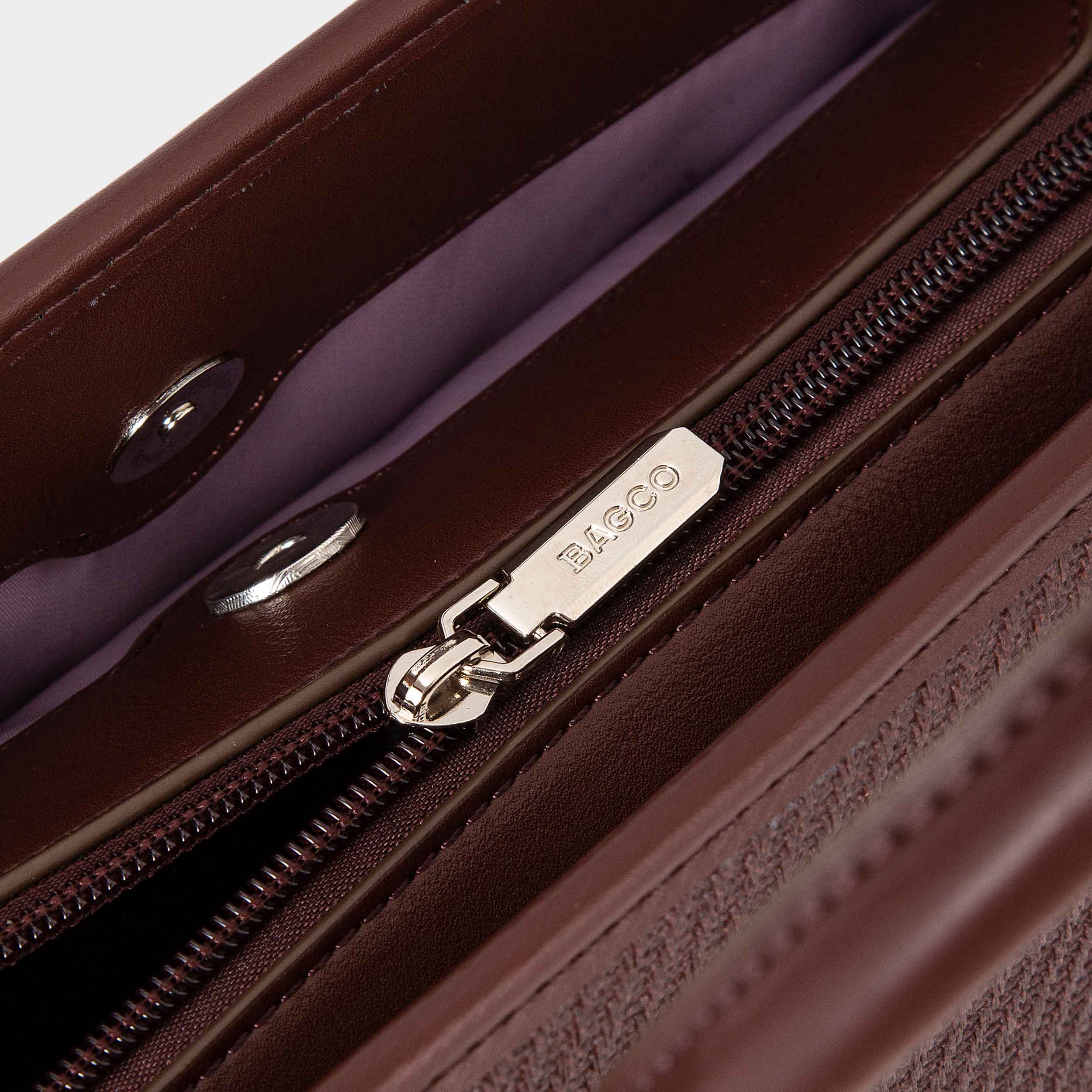 Sac à main BAGCO élégant avec pochette assortie