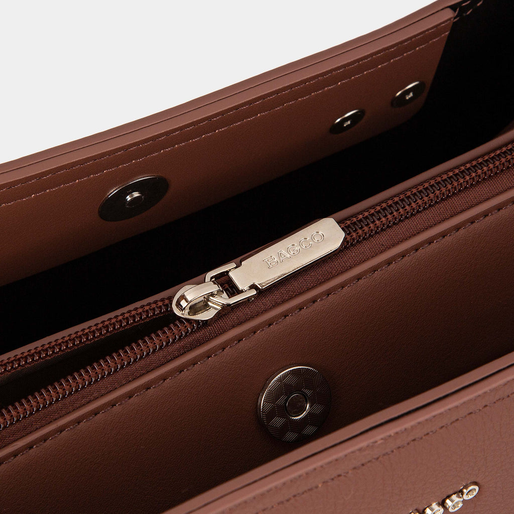 Sac à main BAGCO élégant avec pochette assortie