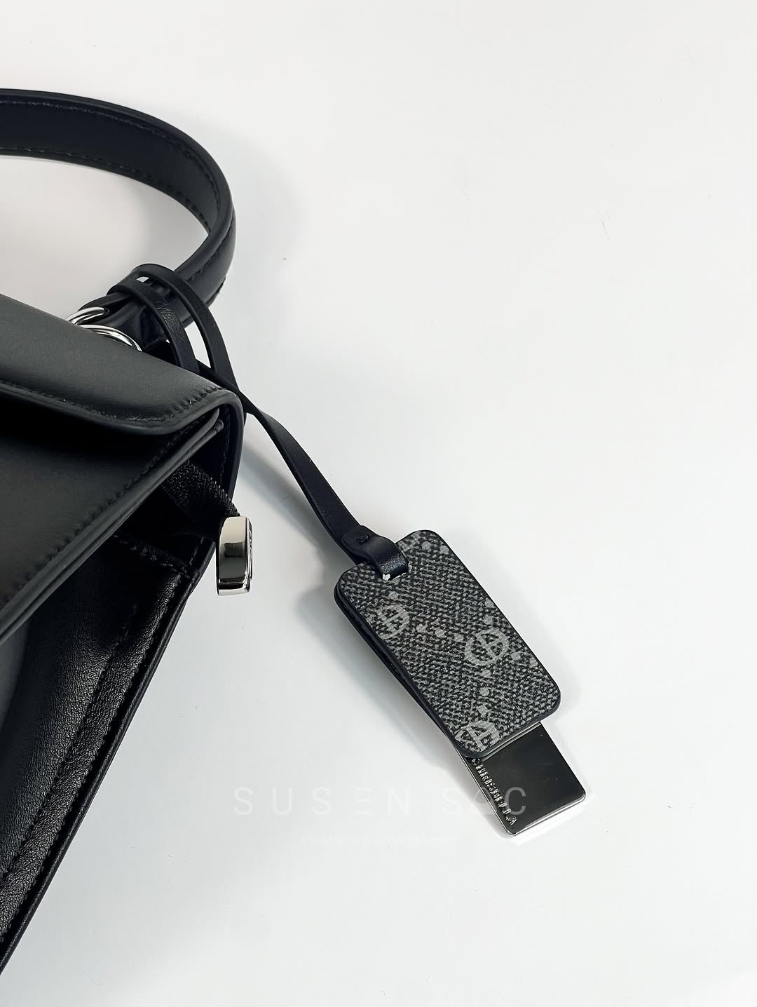 Sac à Main Chrisbella Élégance Structurée – Fermoir Signature & Bandoulière Amovible