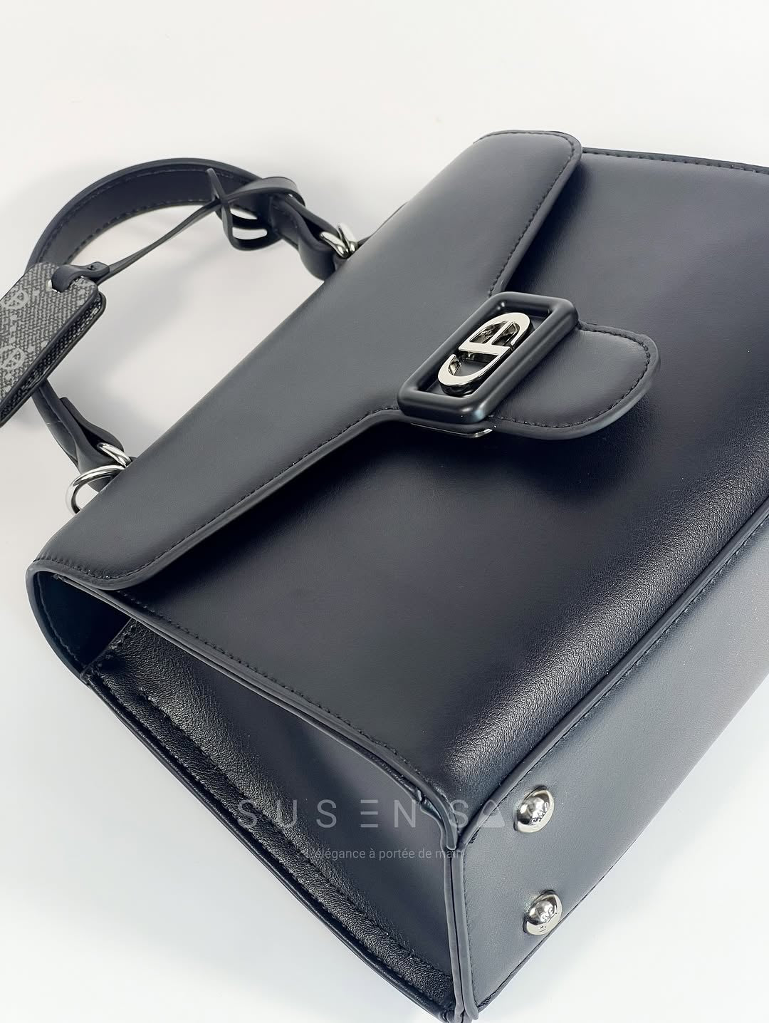 Sac à Main Chrisbella Élégance Structurée – Fermoir Signature & Bandoulière Amovible