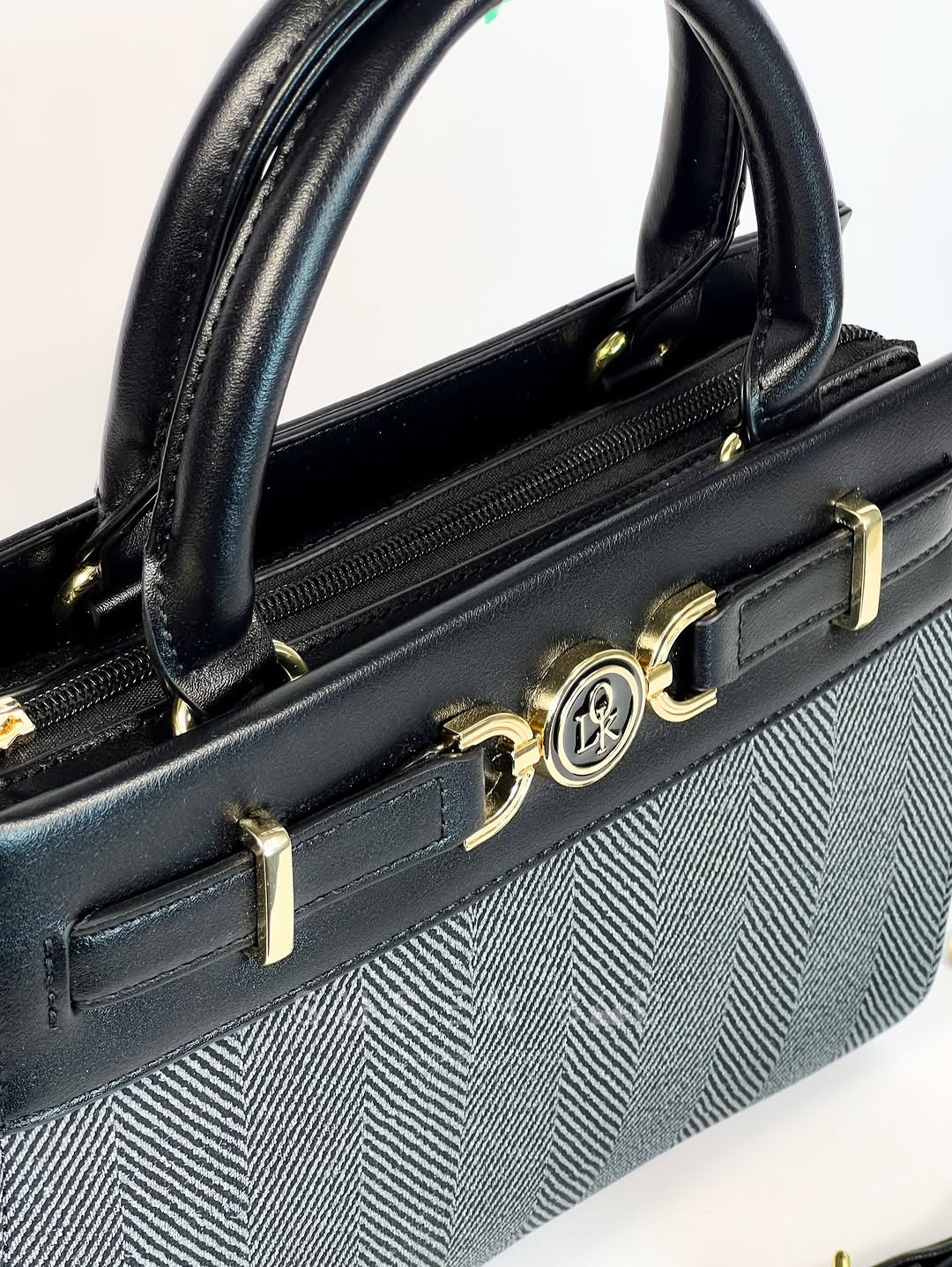 Sac à Main CHRISTINA OLK – Élégance Texturée & Design Raffiné