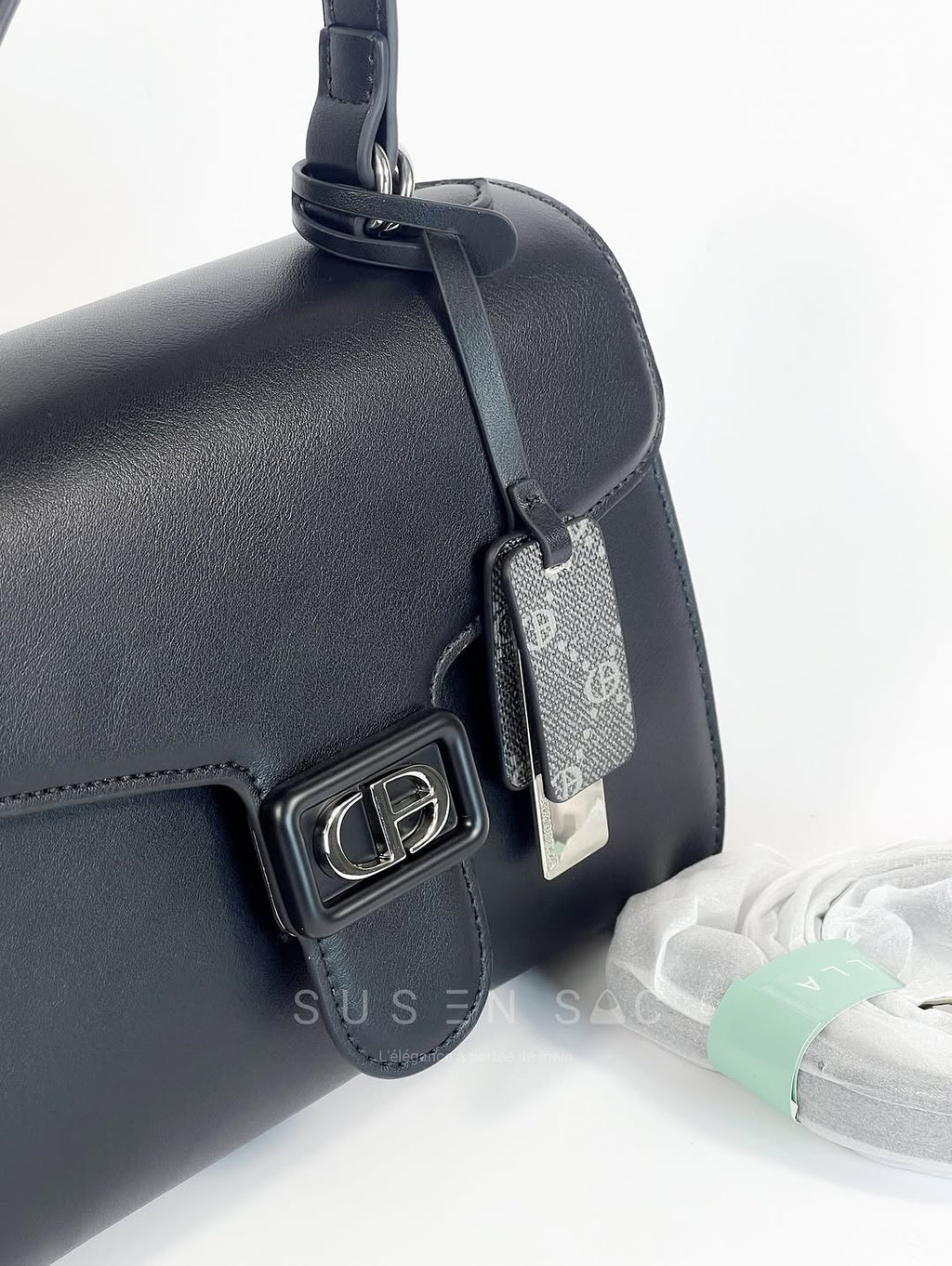 Sac à Main Chrisbella Élégance Structurée – Fermoir Signature & Bandoulière Amovible
