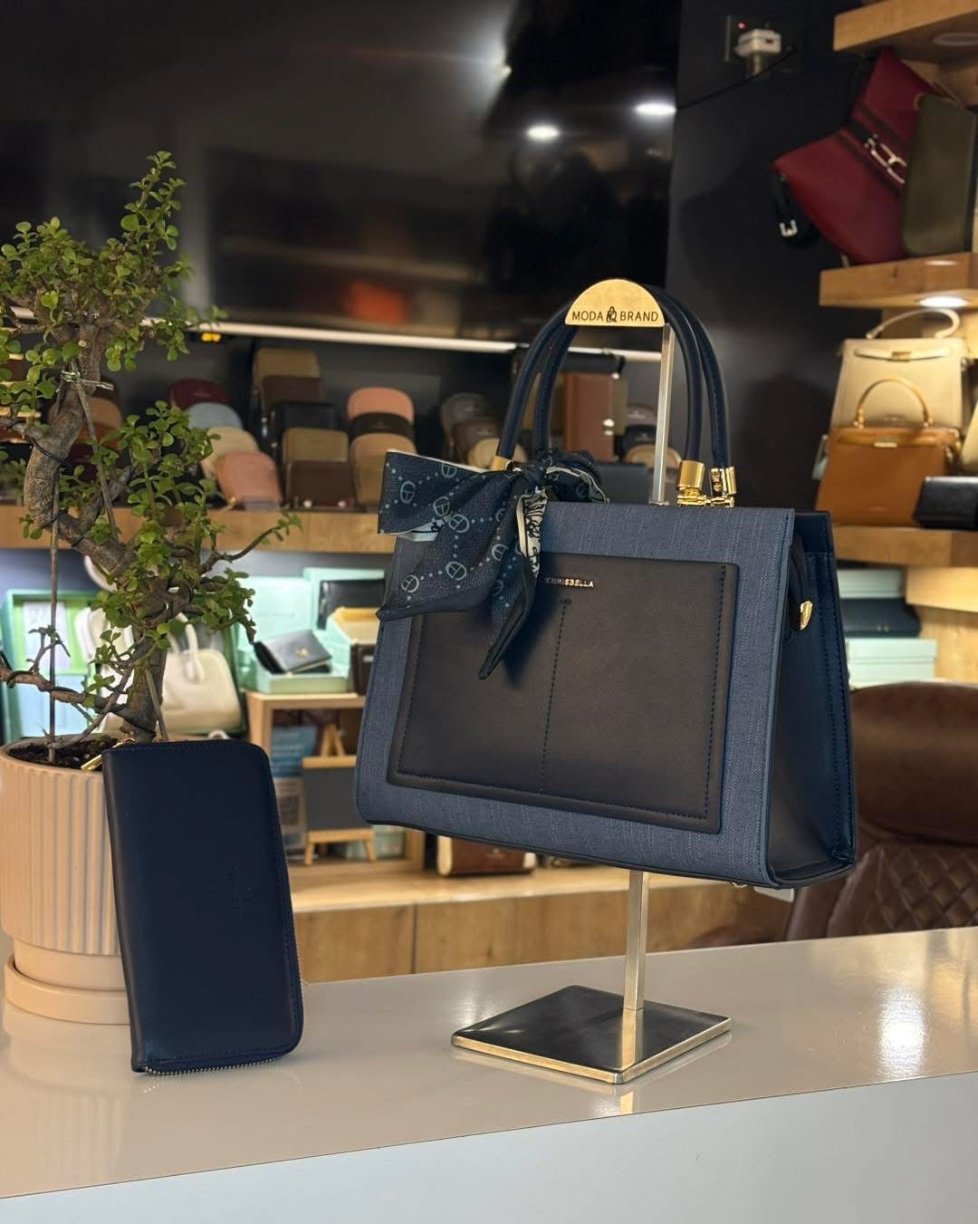 Sac CHRISBELLA – Élégance Structurée & Pochette Assortie