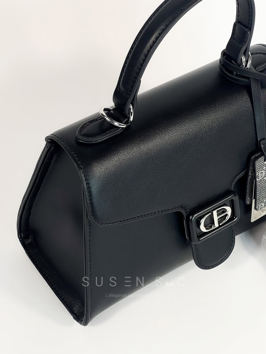 Sac à Main Chrisbella Élégance Structurée – Fermoir Signature & Bandoulière Amovible