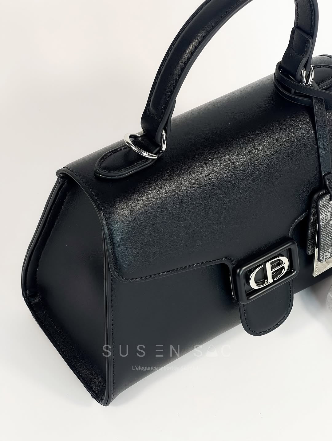 Sac à Main Chrisbella Élégance Structurée – Fermoir Signature & Bandoulière Amovible