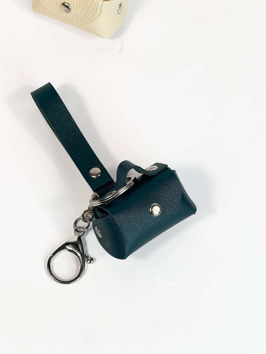 Mini Porte-Clé Sac Handmade – Accessoire Chic & Signature Élégante