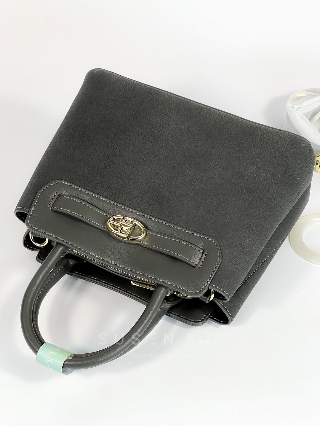 Sac CHRISBELLA – Élégance Structurée & Pochette Assortie