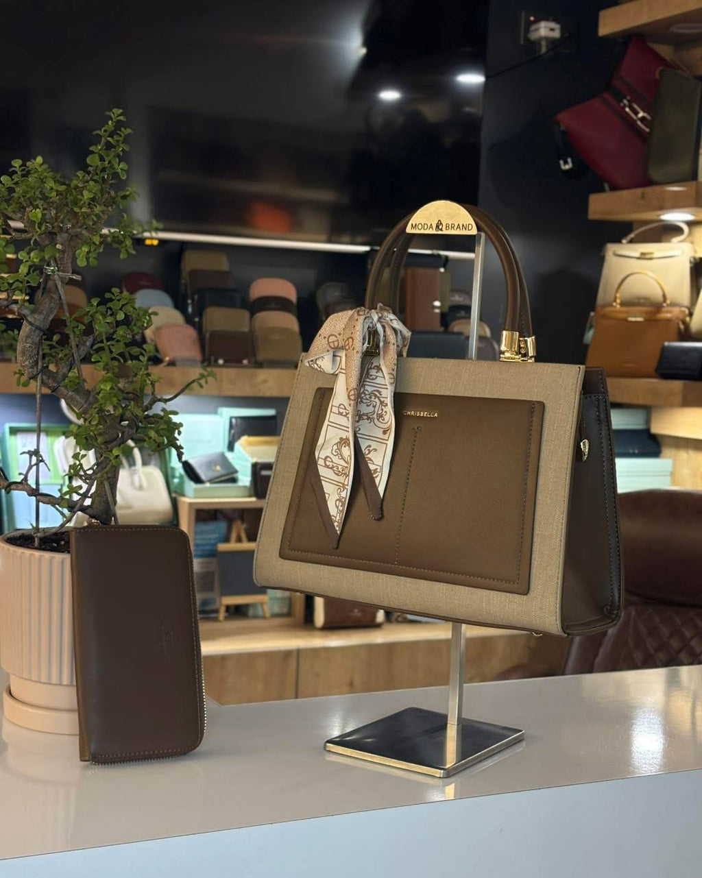 Sac CHRISBELLA – Élégance Structurée & Pochette Assortie
