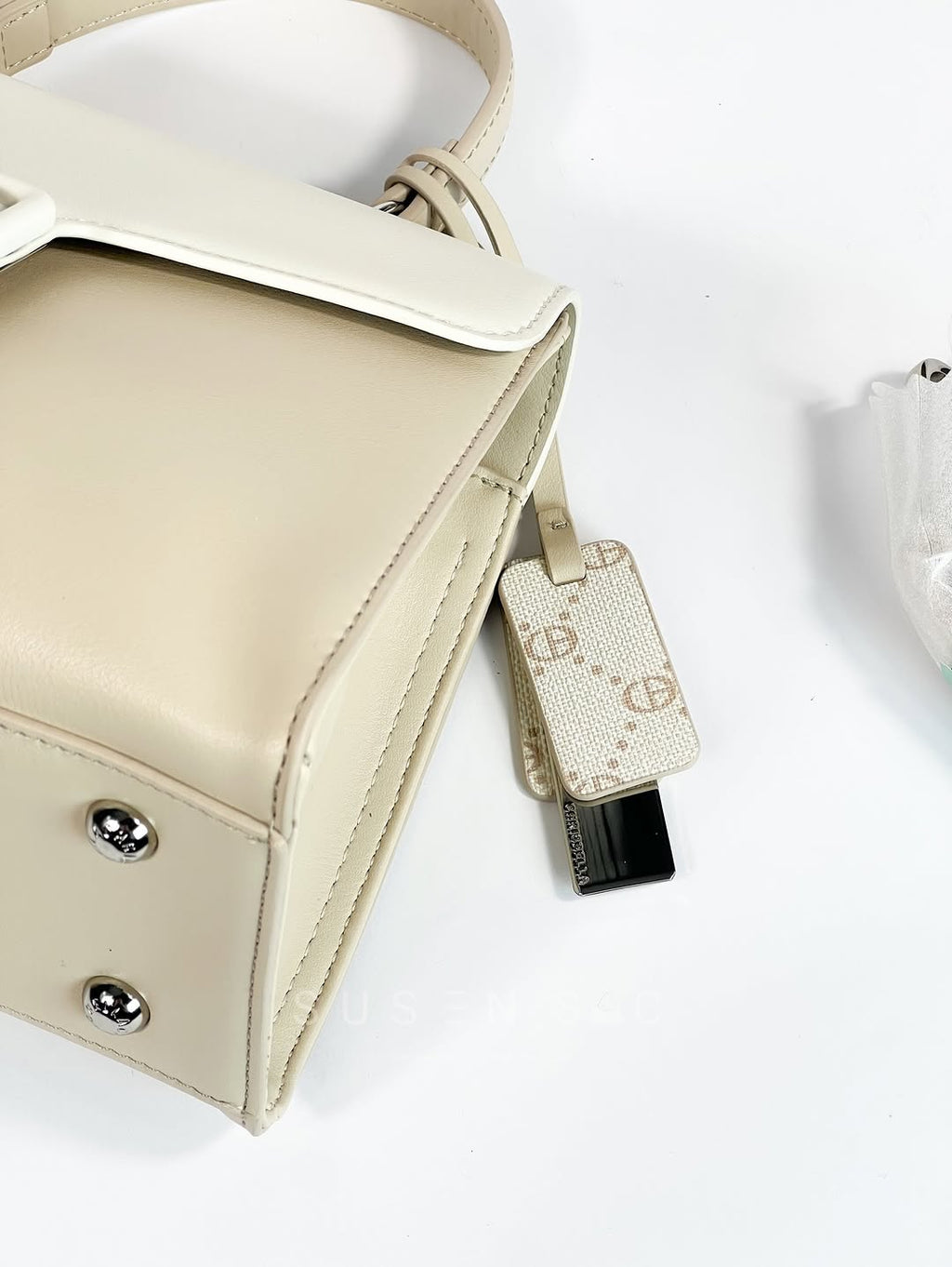 Sac à Main Chrisbella Élégance Structurée – Fermoir Signature & Bandoulière Amovible