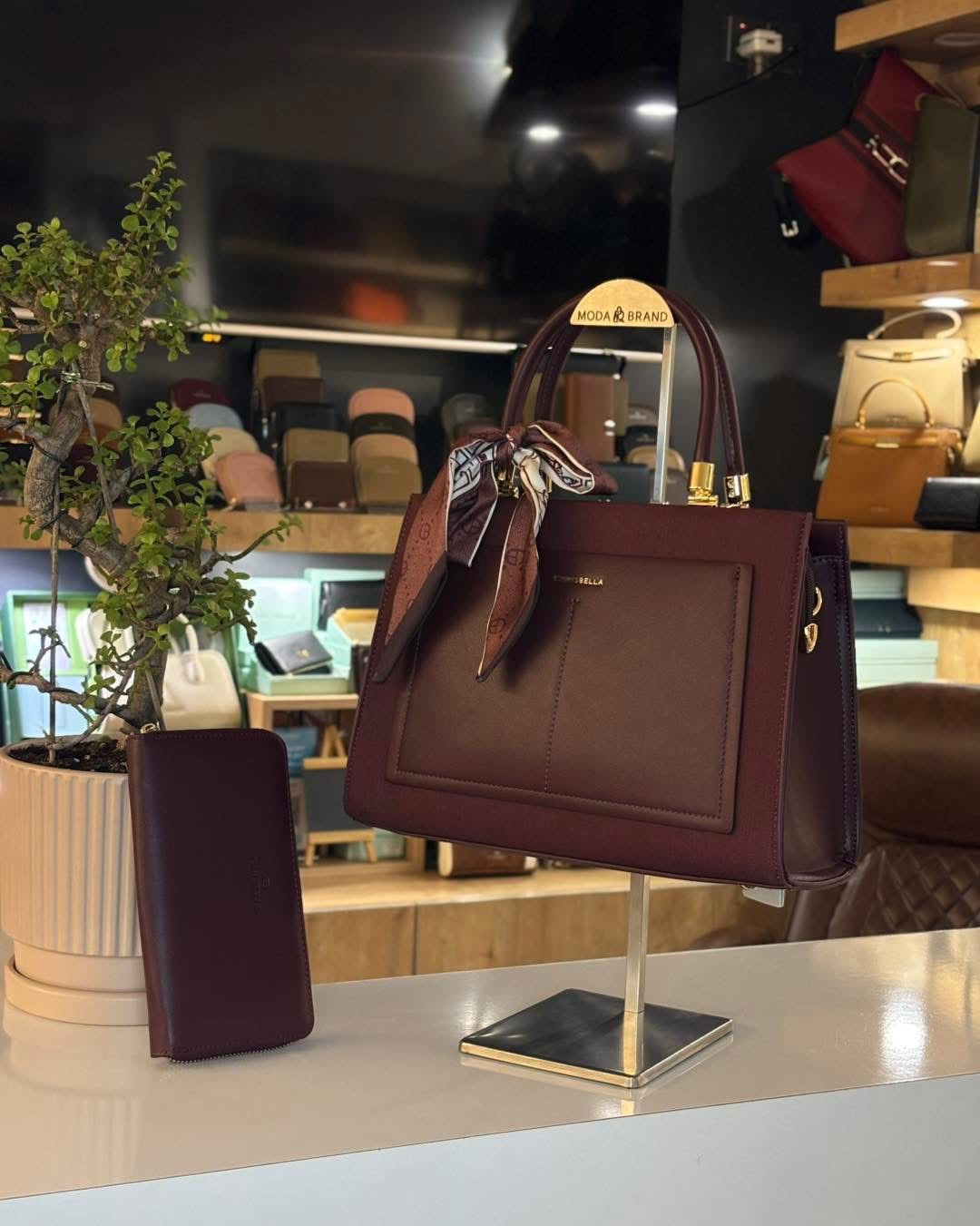 Sac CHRISBELLA – Élégance Structurée & Pochette Assortie