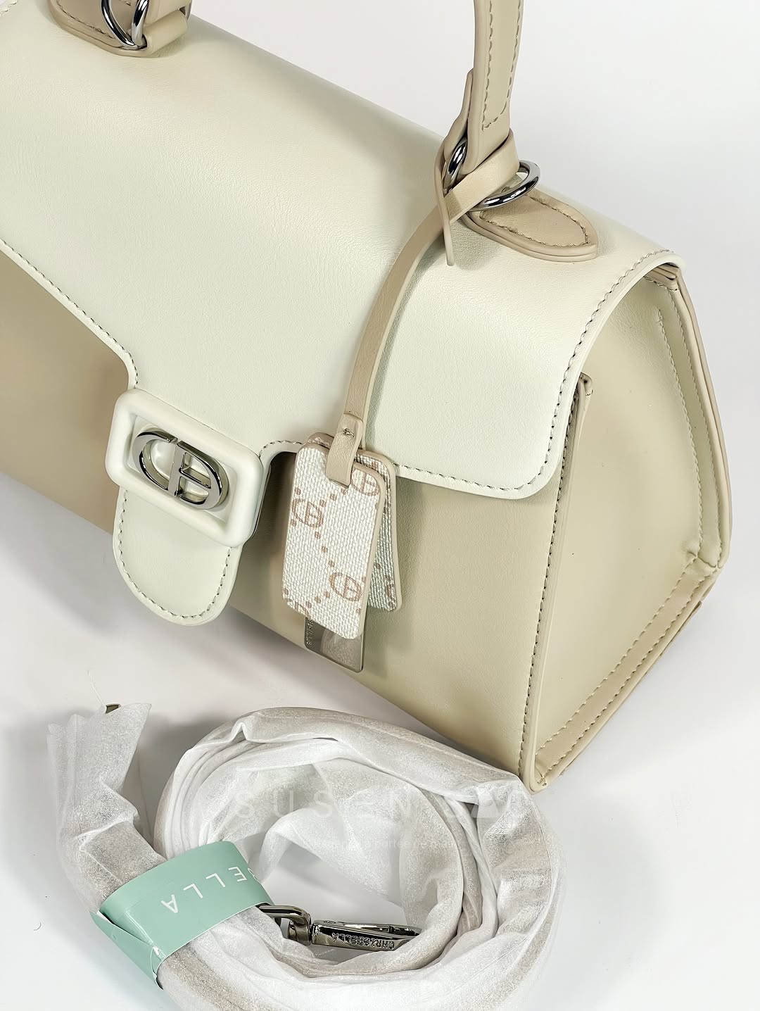 Sac à Main Chrisbella Élégance Structurée – Fermoir Signature & Bandoulière Amovible